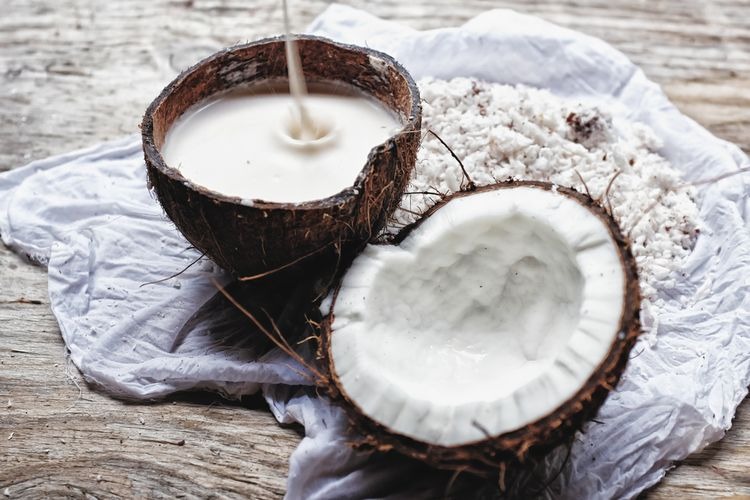 Kerajinan Tangan Unik dari Kulit Kelapa